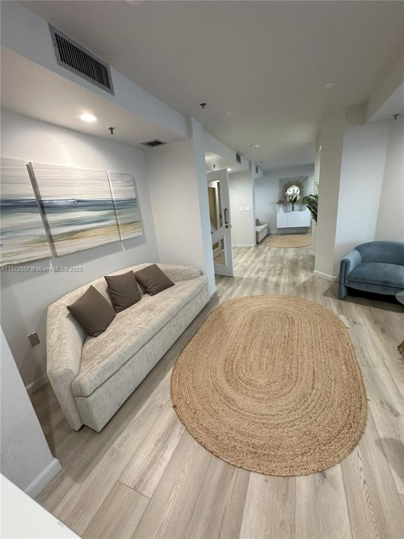 3200 Collins Ave, Unit 11-3, Miami Beach, FL 33140 Photo