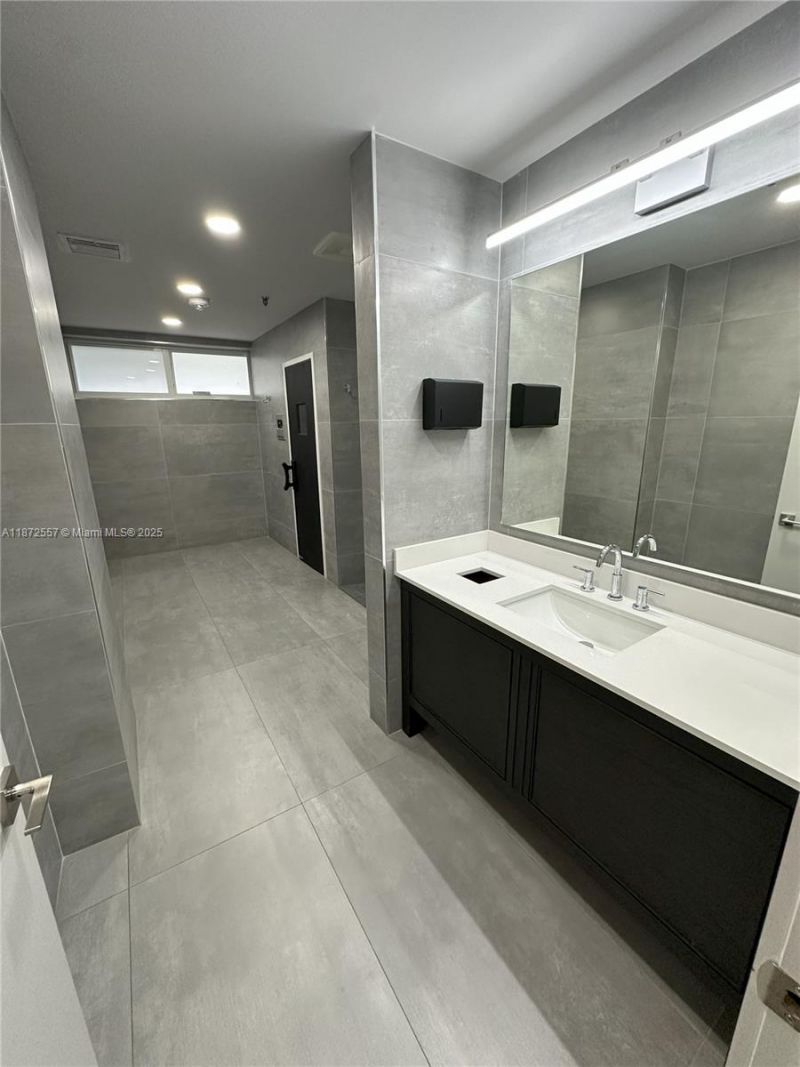 3200 Collins Ave, Unit 11-3, Miami Beach, FL 33140 Photo