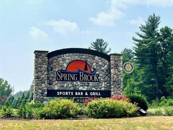 364 Lake Shore Drive, Wisconsin Dells, WI 53965