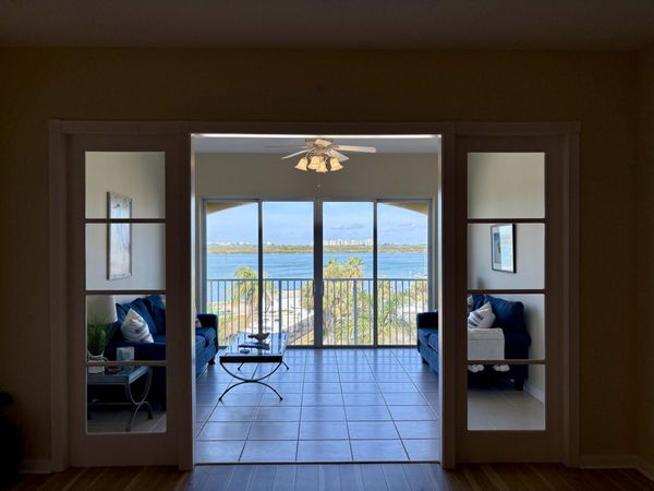 38 Harbour Isle Drive E, Unit Ph01, Fort Pierce, FL 34949
