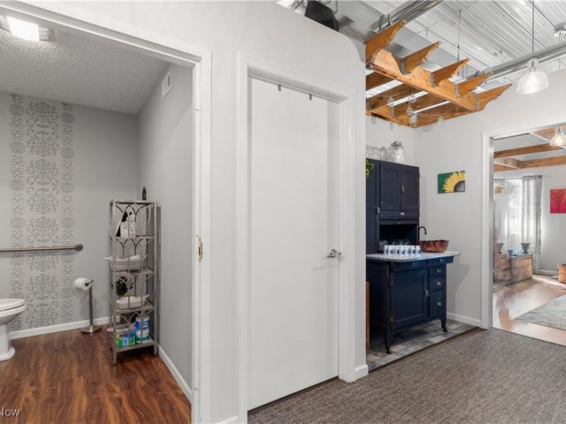 440 E Maple Street, Hartville, OH 44632 Photo 18