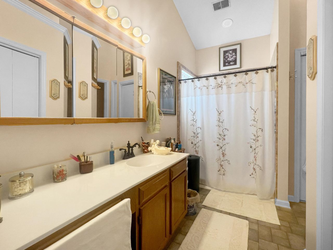 102 Amberside Drive Photo 13