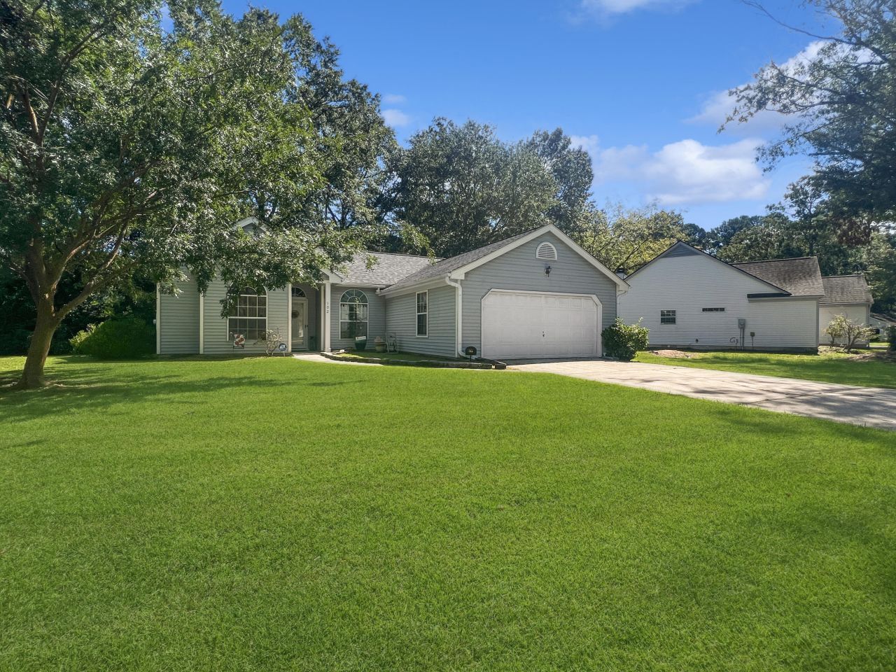 102 Amberside Drive Photo 2