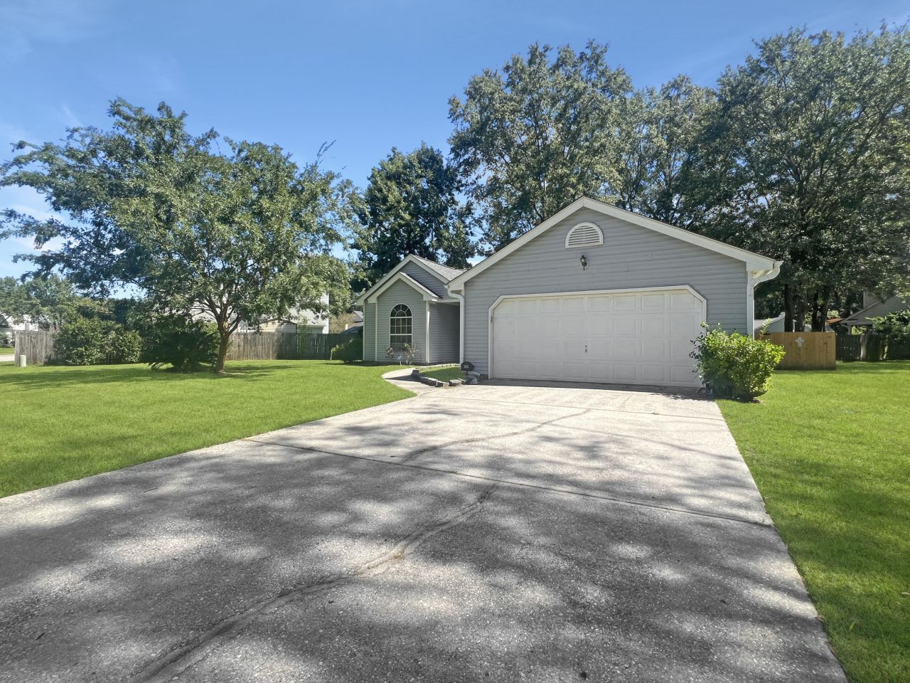 102 Amberside Drive Photo 3