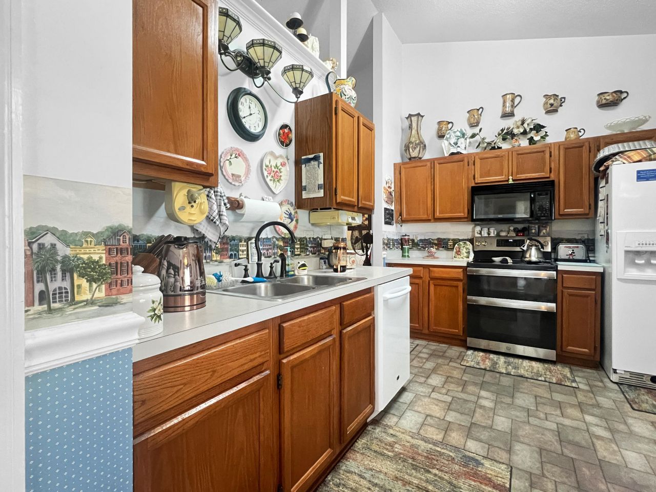 102 Amberside Drive Photo 4