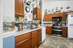 102 Amberside Drive photo 4