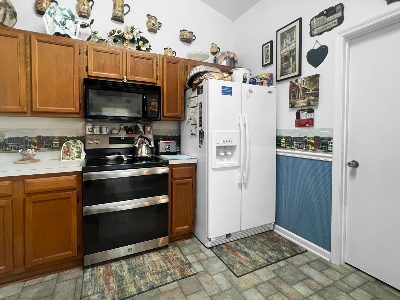 102 Amberside Drive Photo 5