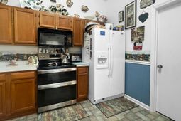 102 Amberside Drive photo 4