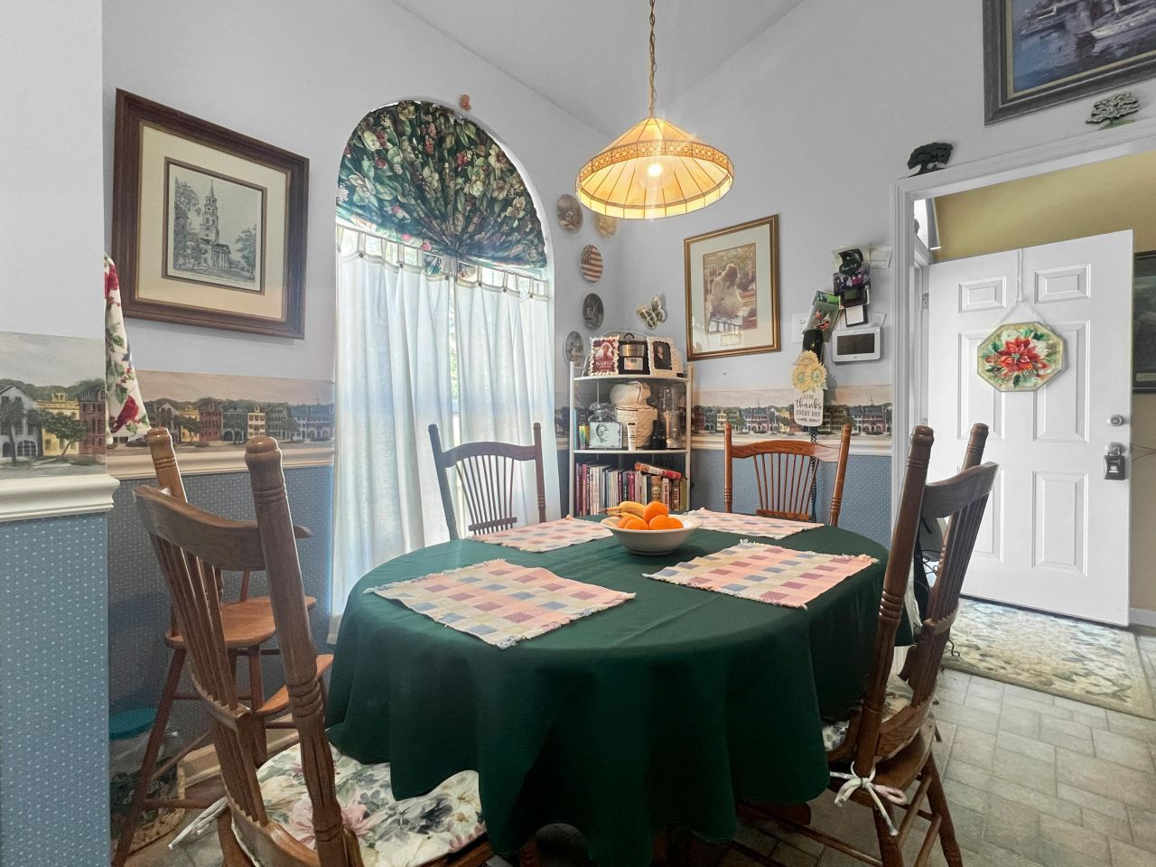 102 Amberside Drive Photo 7