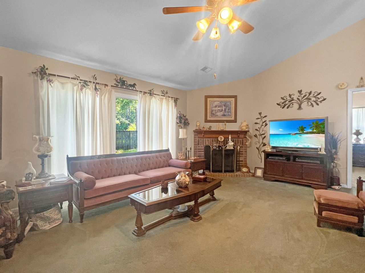 102 Amberside Drive Photo 9