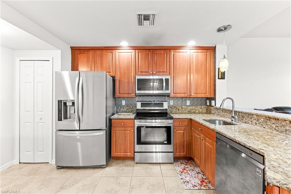 4247 Liron Ave, Unit 104, Fort Myers, FL 33916 Photo