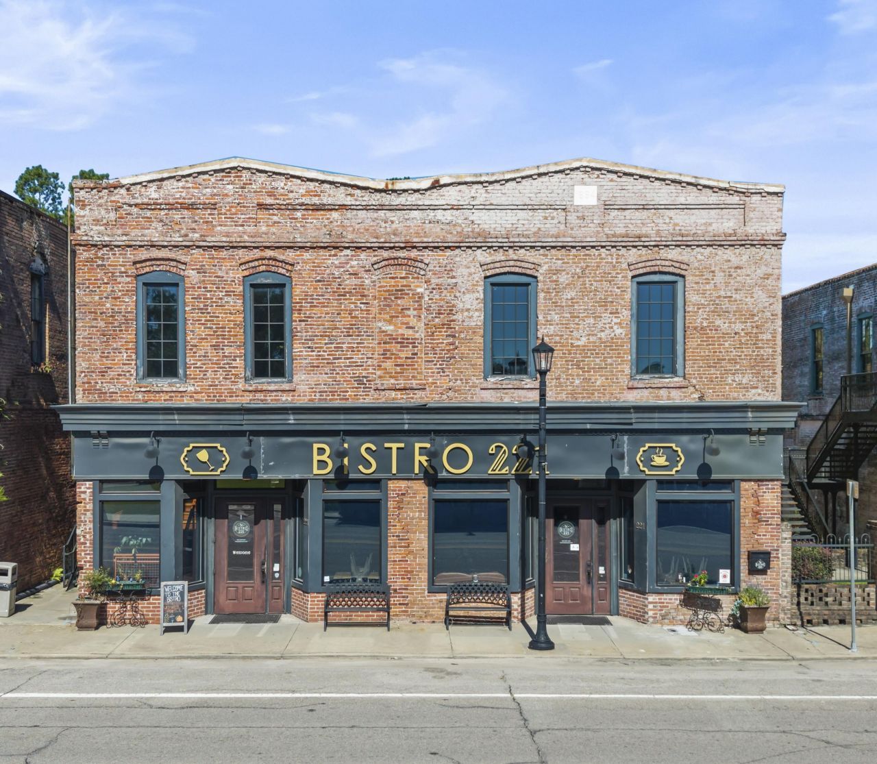 221 N Parler Avenue Photo 1