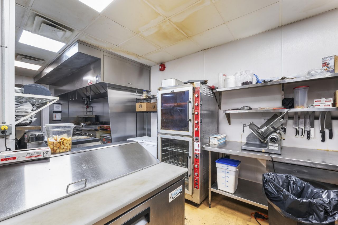 221 N Parler Avenue Photo 16