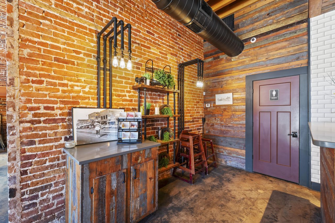 221 N Parler Avenue Photo 17