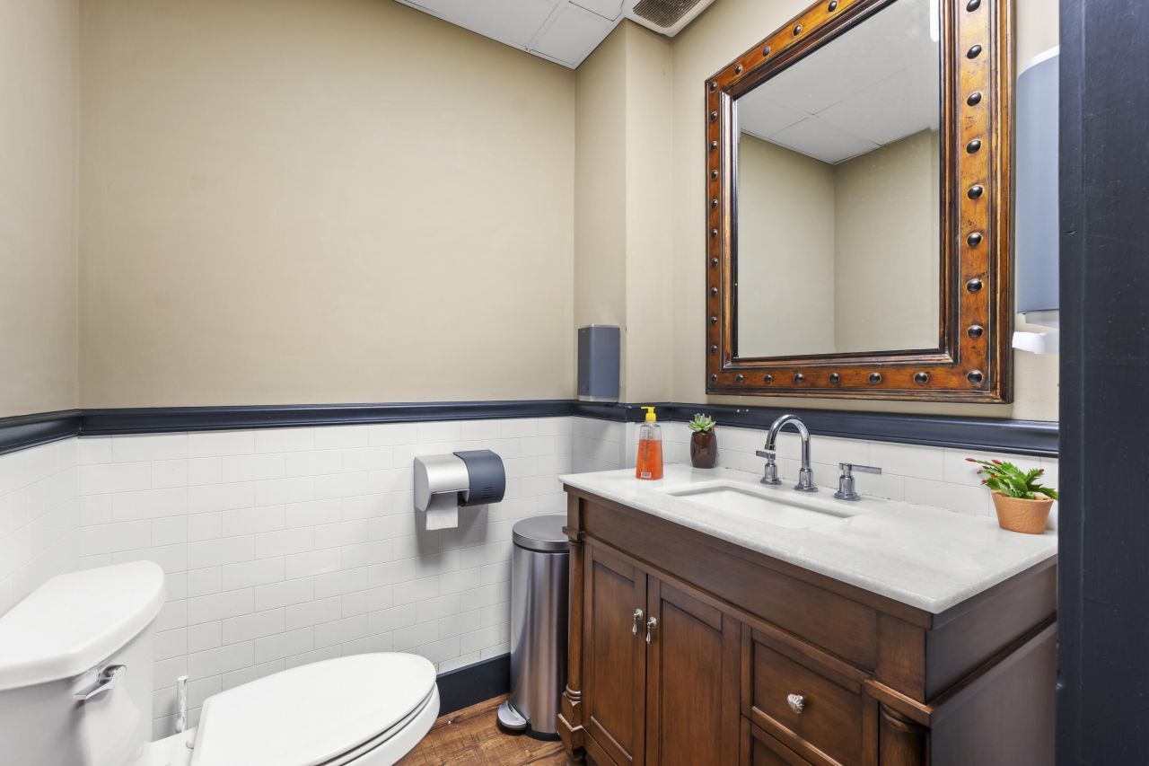 221 N Parler Avenue Photo 19