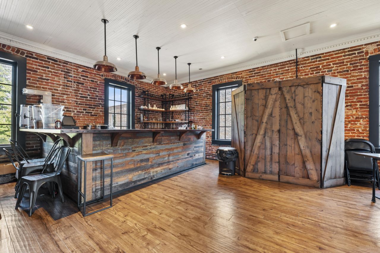 221 N Parler Avenue Photo 25