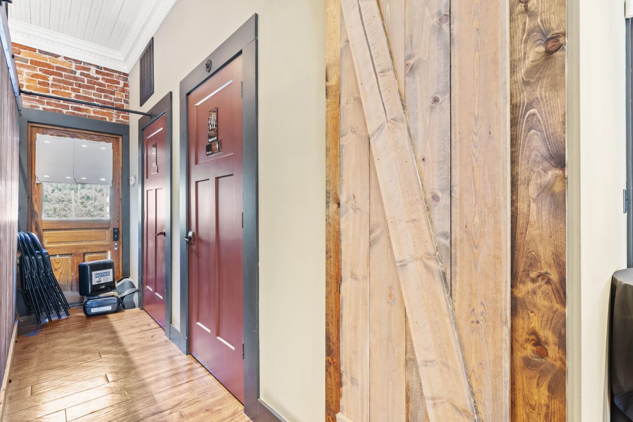 221 N Parler Avenue Photo 28