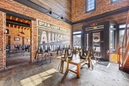 221 N Parler Avenue photo 4