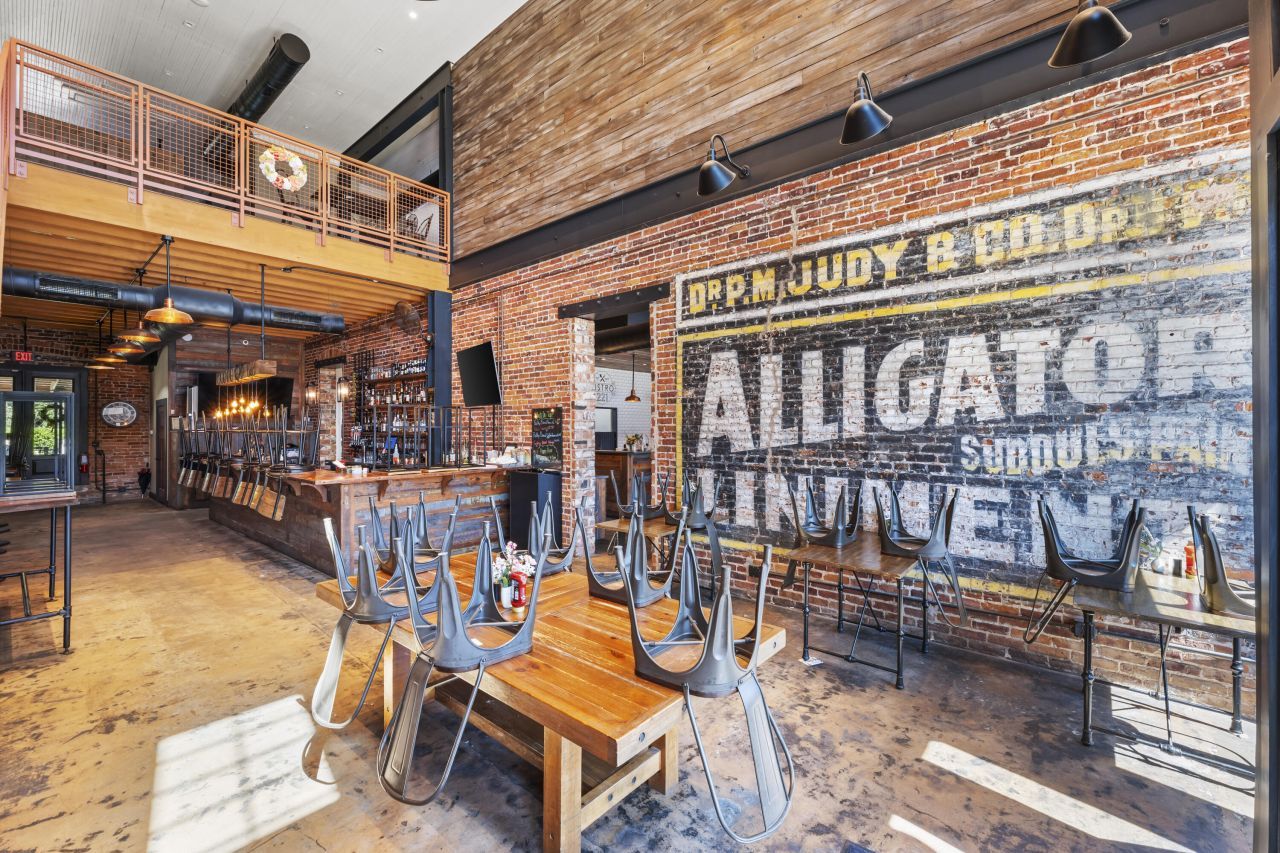 221 N Parler Avenue Photo 6