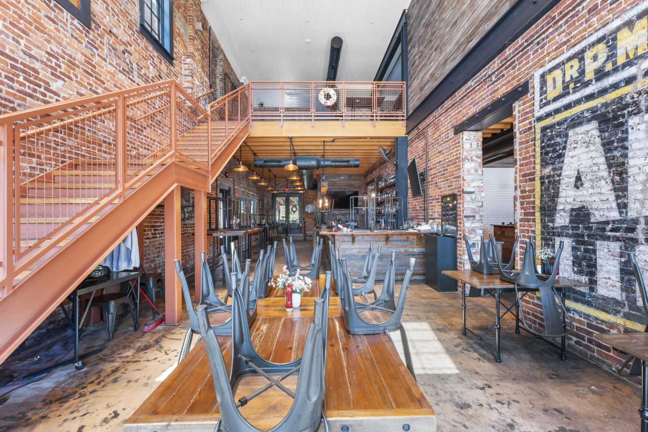 221 N Parler Avenue Photo 7