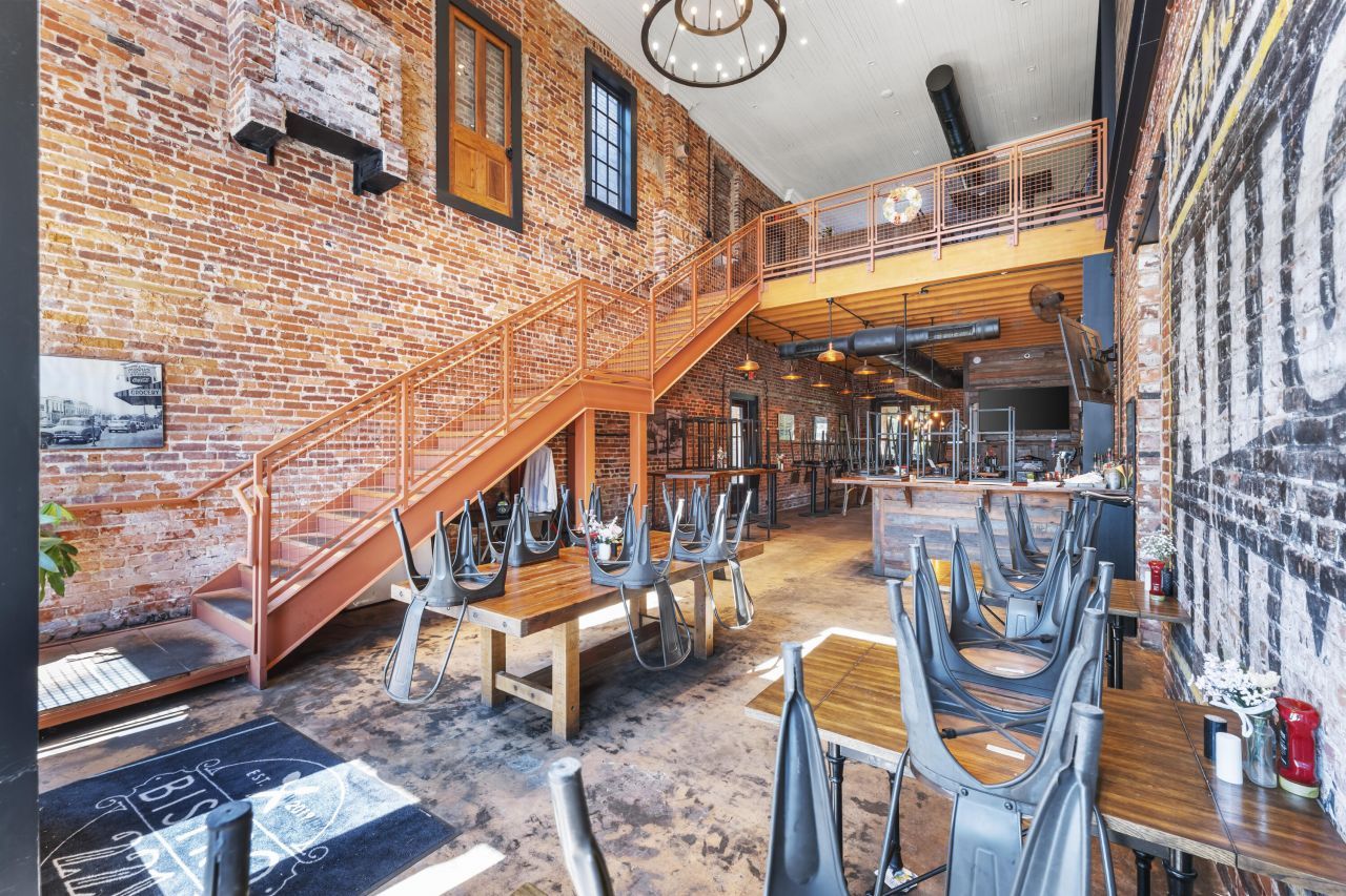 221 N Parler Avenue Photo 8