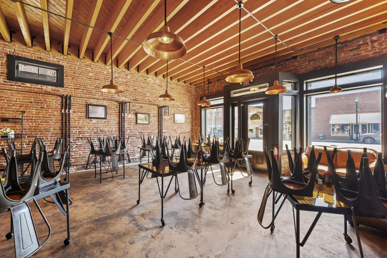 221 N Parler Avenue Photo 9