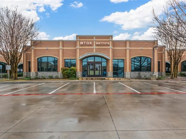8880 N Macarthur Boulevard, Unit 100, Irving, TX 75063