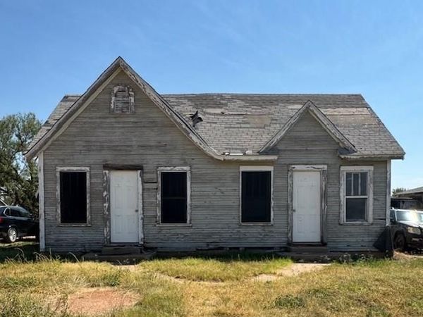 610 E Sammy Baugh Avenue, Rotan, TX 79546