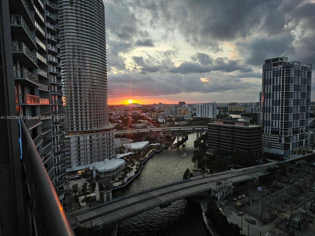 690 SW 1st Ct, Unit 2515, Miami, FL 33130 Photo