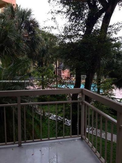 8290 Lake Dr, Unit 230, Doral, FL 33166 Photo