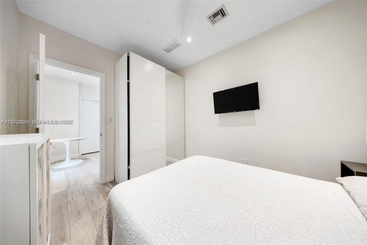 1141 NE 90th St, Miami, FL 33138 Photo