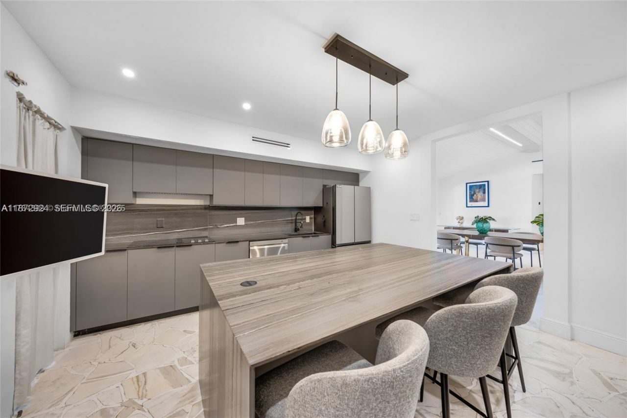 1141 NE 90th St, Miami, FL 33138 Photo