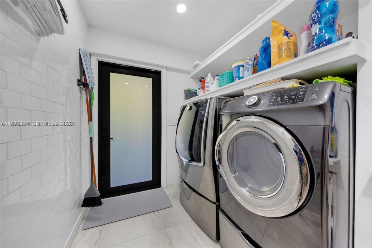 1141 NE 90th St, Miami, FL 33138 Photo