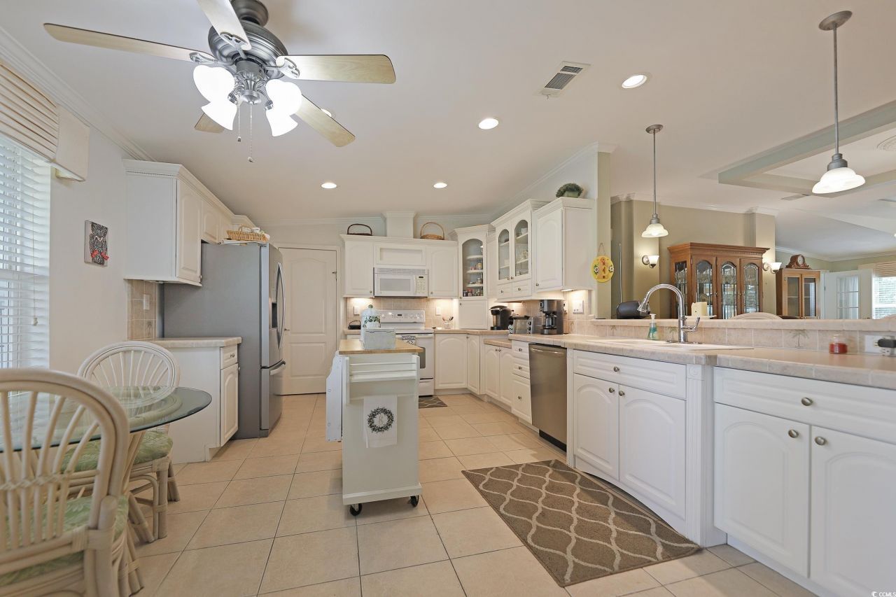 627 Woodholme Dr. Photo 10