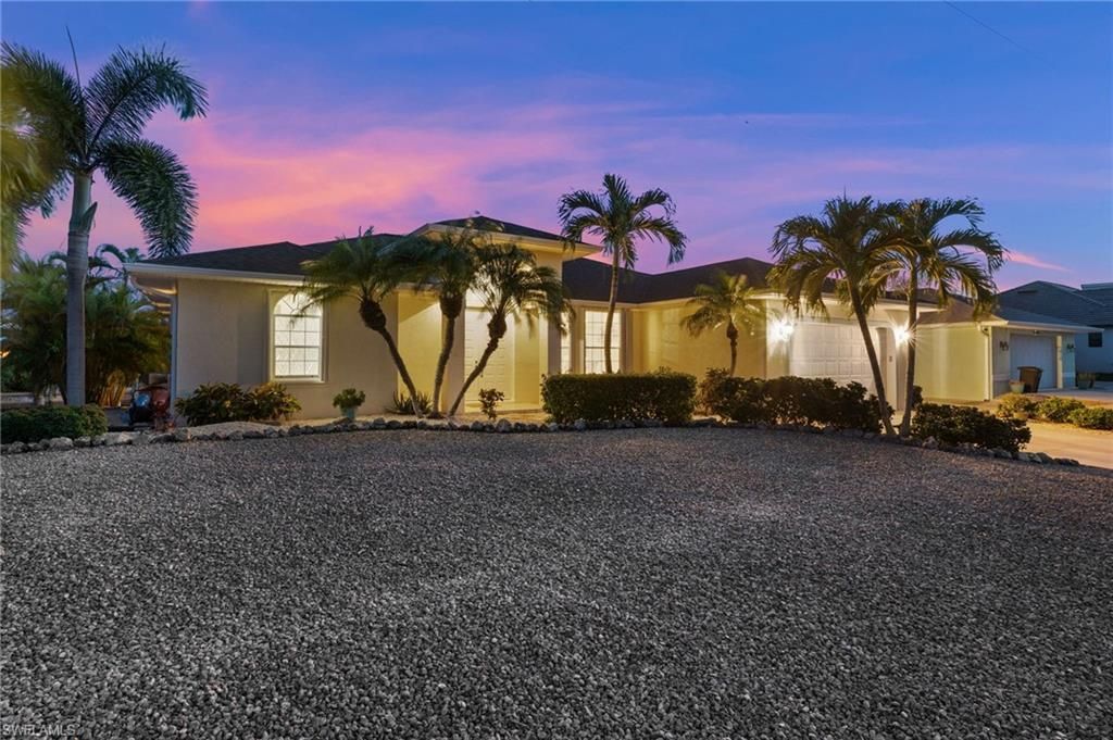 3527 Manatee Dr, Saint James City, FL 33956 Photo