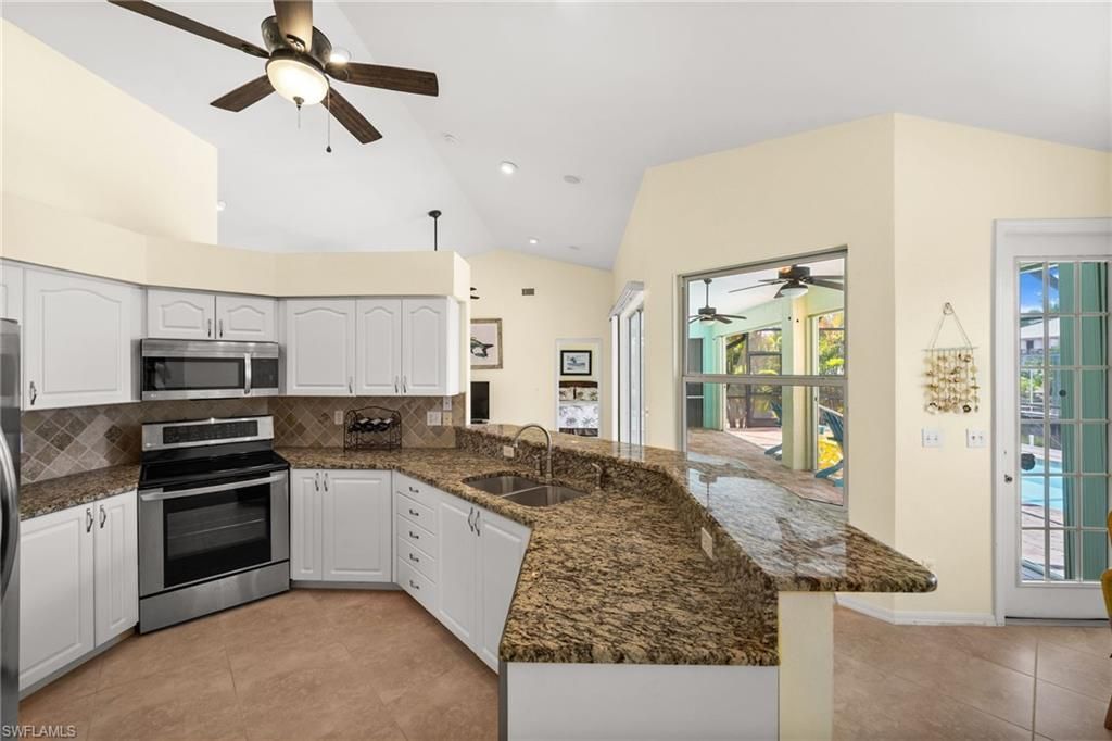 3527 Manatee Dr, Saint James City, FL 33956 Photo