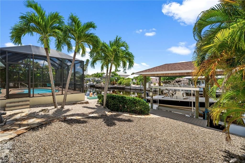 3527 Manatee Dr, Saint James City, FL 33956 Photo