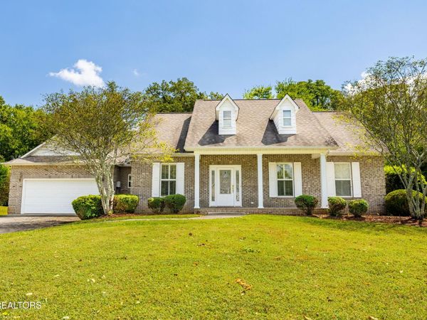 1812 Crazy Horse Drive, Maryville, TN 37801