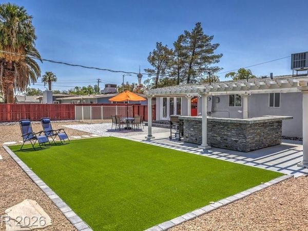 2400 Sherman Place, Las Vegas, NV 89102