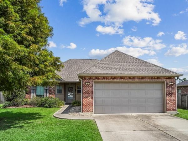 551 DAYBREAK Drive, Ponchatoula, LA 70454