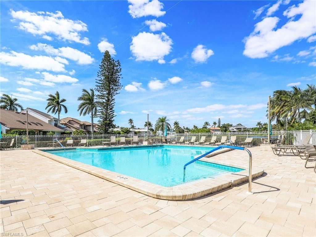 555 Park Shore Dr, Unit B403, Naples, FL 34103 Photo