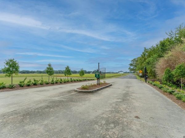 16 Buddy Gore Rd, Gonzales, LA 70737