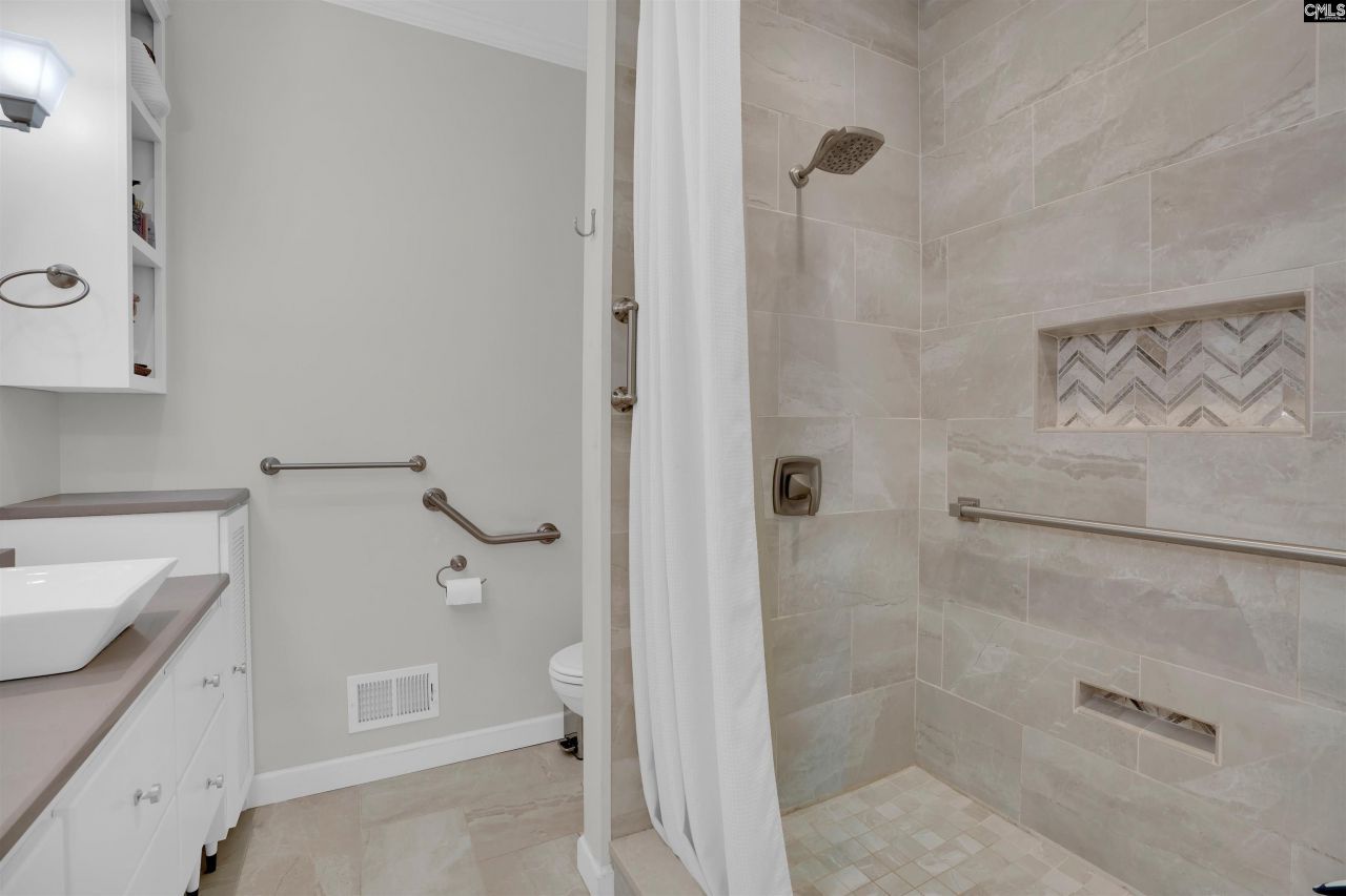 716 Longtown Road W Photo 10