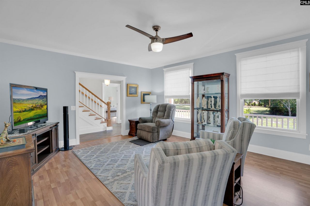 716 Longtown Road W Photo 11