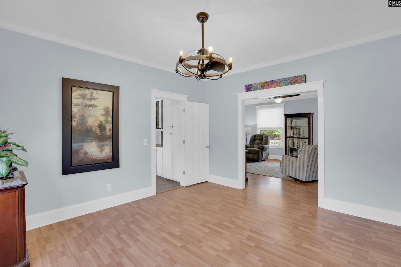 716 Longtown Road W Photo 16