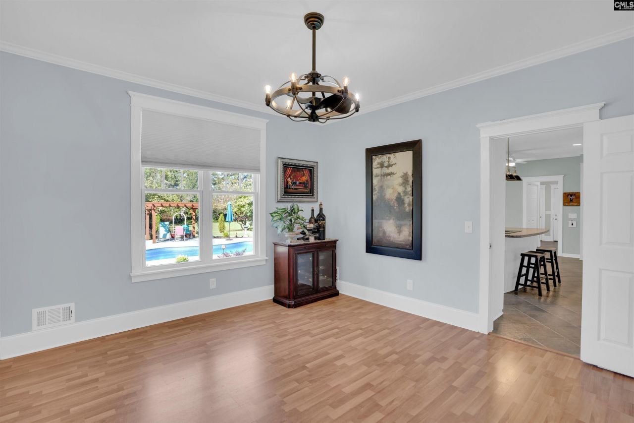 716 Longtown Road W Photo 17