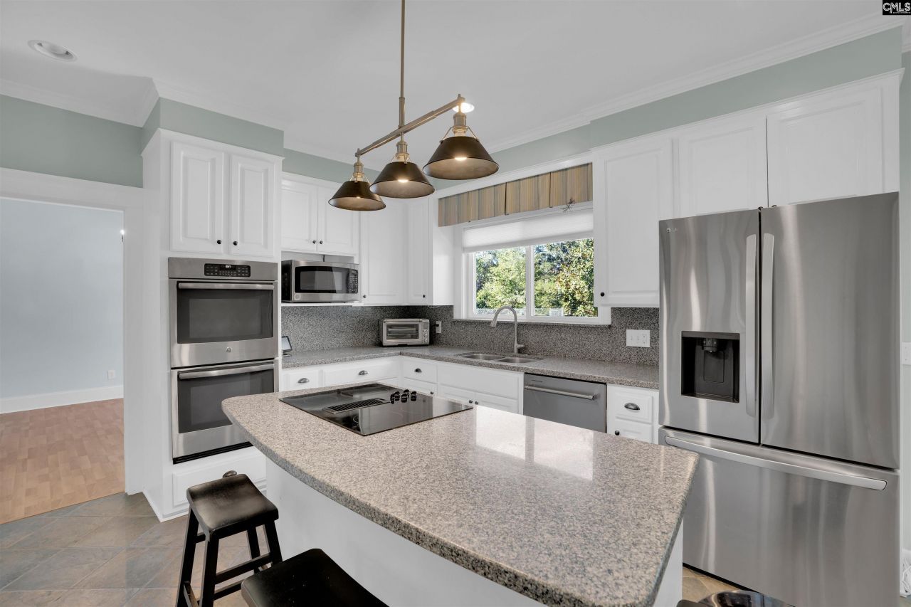 716 Longtown Road W Photo 18