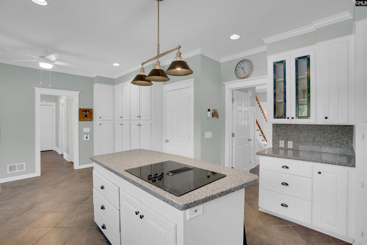 716 Longtown Road W Photo 19