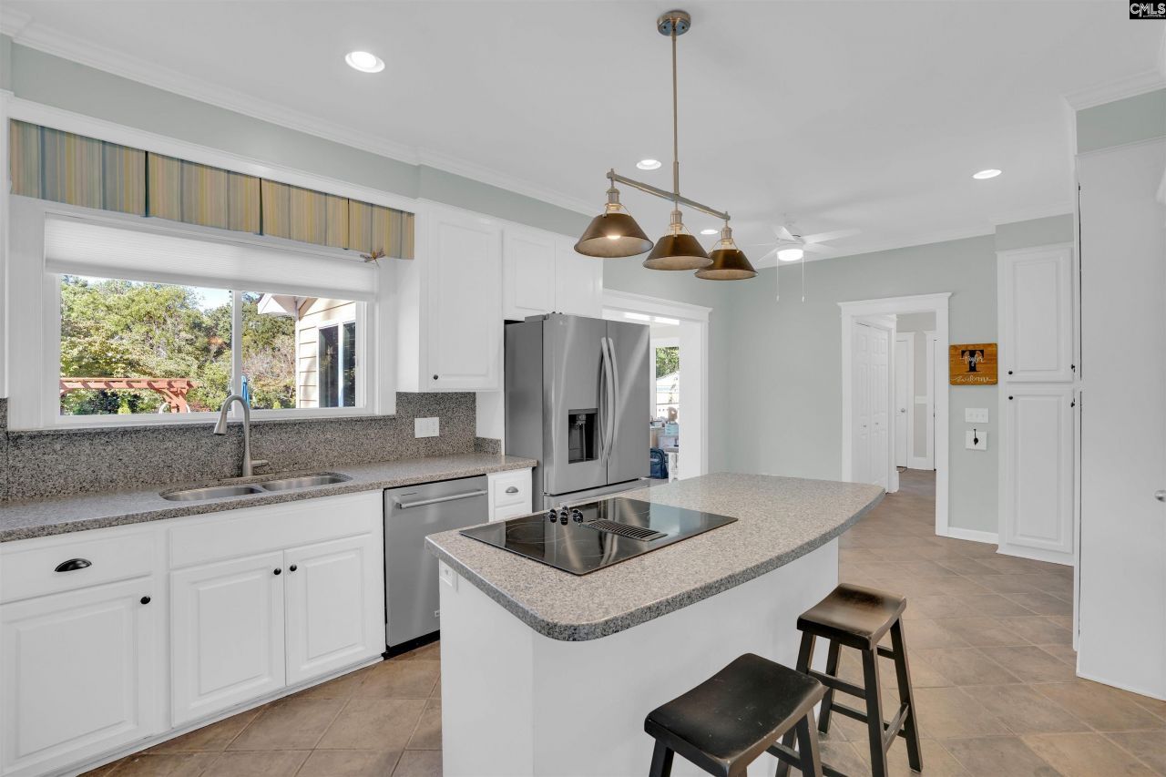 716 Longtown Road W Photo 20