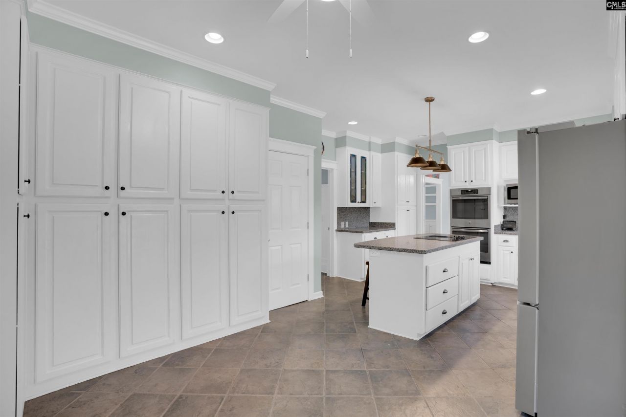 716 Longtown Road W Photo 21